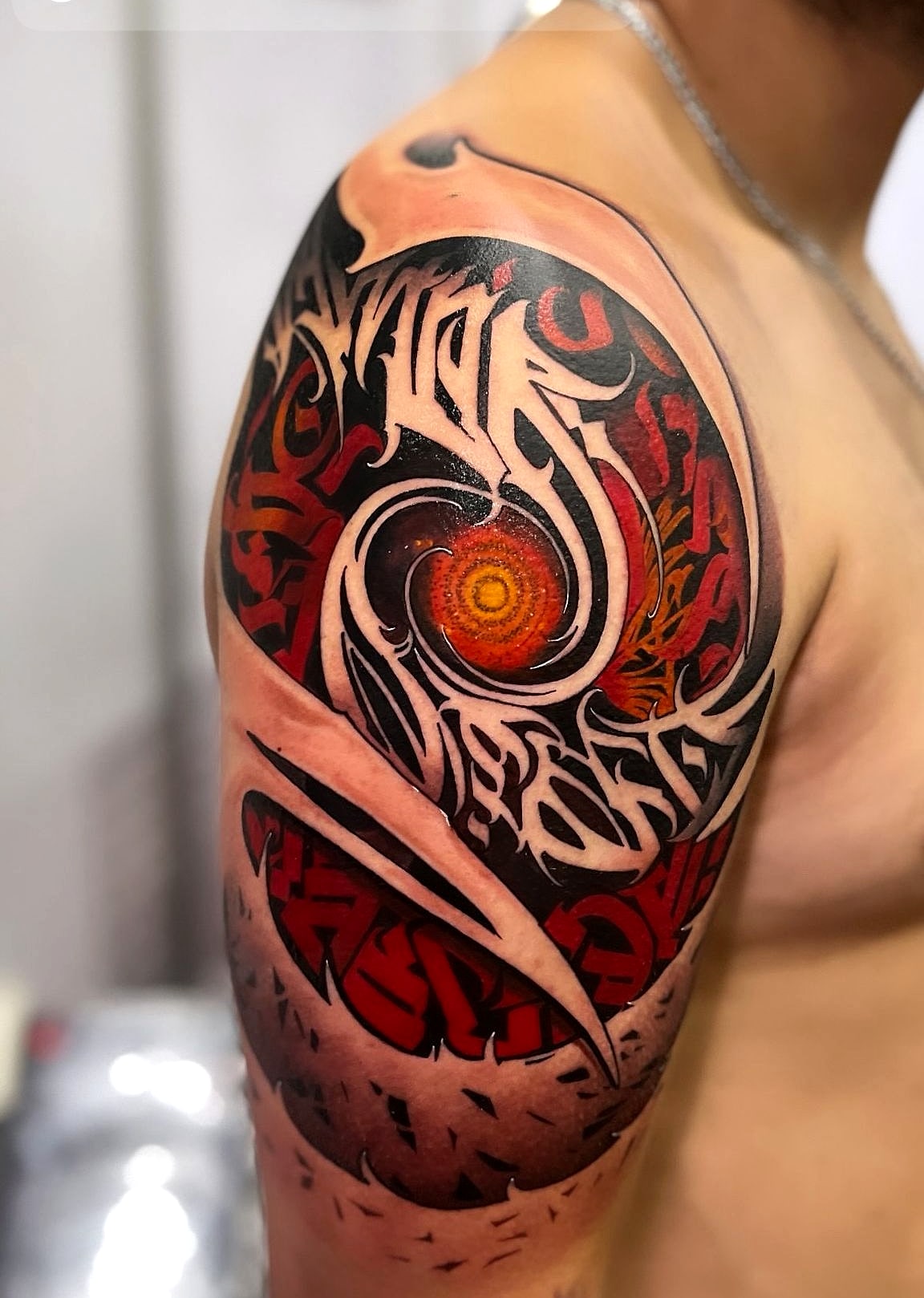 Letras biomecánicas en rojo